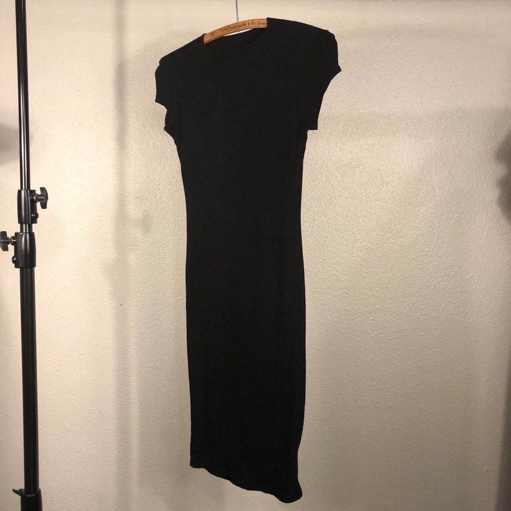 Black bodycon dress